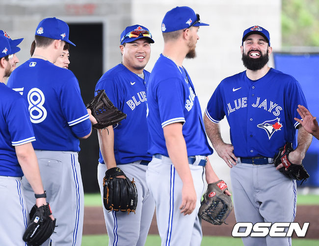 [OSEN=더니든(미국 플로리다주),박준형 기자]토론토 류현진이 15일(한국시간) 미국 플로리다주 더니든 바비 매틱 트레이닝 센터에서 2020 토론토 블루제이스 스프링캠프에서 훈련을 가졌다.류현진이 훈련중 미소 짓고 있다. /  soul1014@osen.co.kr