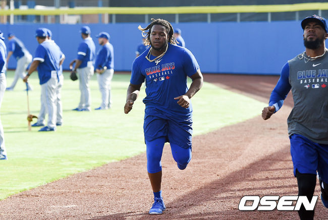 [OSEN=더니든(미국 플로리다주),박준형 기자]일찍 합류한 블라드미르 게레로 주니어가 러닝훈련을 하고 있다.  / soul1014@osen.co.kr