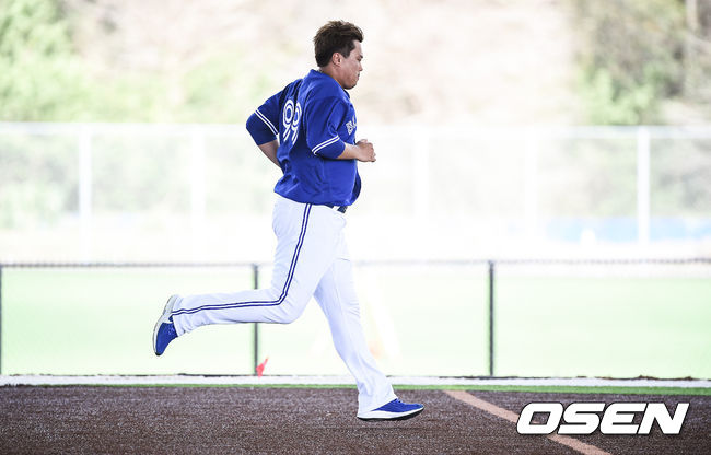 [OSEN=더니든(미국 플로리다주),박준형 기자]토론토 류현진이 14일(한국시간) 미국 플로리다주 더니든 바비 매틱 트레이닝 센터에서 2020 토론토 블루제이스 스프링캠프에서 훈련을 가졌다.류현진이 러닝을 하고 있다.  /  soul1014@osen.co.kr