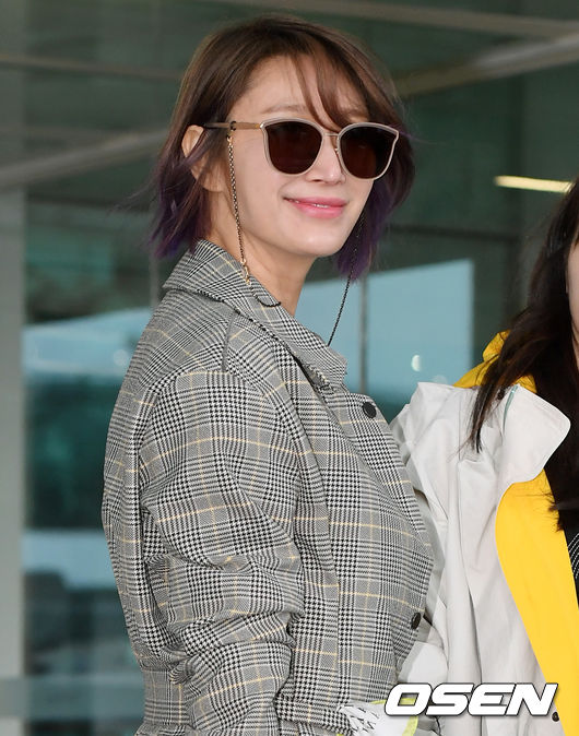 [OSEN=인천국제공항, 이동해 기자] 배우 겸 모델 변정수와 딸 유채원이 패션위크 참석 차 19일 오전 인천국제공항을 통해 이탈리아 밀라노로 출국하고 있다. / eastsea@osen.co.kr