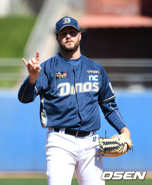 [OSEN=투산(미국 애리조나주), 지형준 기자]1회말 NC 라이트가 투구를 준비하고 있다. /jpnews@osen.co.kr