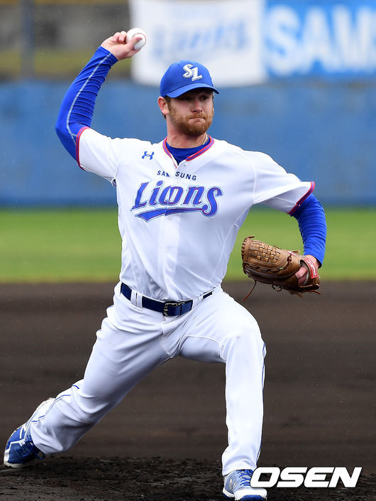 [OSEN=오키나와(일본), 곽영래 기자] 삼성 라이온즈가 26일 오후 일본 오키나와 온나 아카마 볼파크에서 청백전을 진행했다.라이블리가 역투하고 있다. /youngrae@osen.co.kr