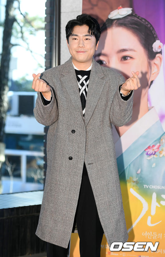 [OSEN=조은정 기자] 14일 오후 서울 중구 조선일보 미술관에서 TV조선 특별기획드라마 ‘간택-여인들의 전쟁’ 기자간담회가 열렸다.배우 이시언이 포즈를 취하고 있다. /cej@osen.co.kr