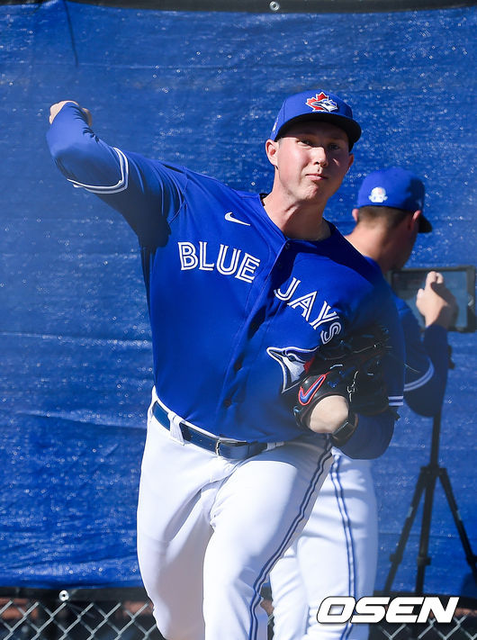 [OSEN=더니든(미국 플로리다주),박준형 기자]토론토 유망주 네이트 피어슨이 불펜피칭을 하고 있다. / soul1014@osen.co.kr