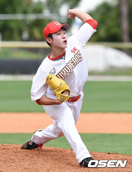 [OSEN=베로비치(미국 플로리다주),박준형 기자]SK 김정빈이 라이브피칭을 하고 있다 /  soul1014@osen.co.kr