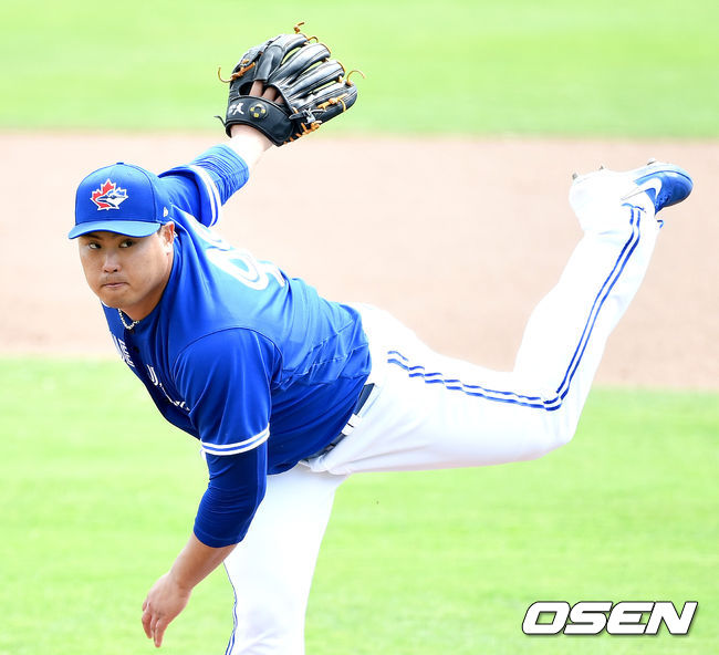 [OSEN=더니든(미국 플로리다주) ,최규한 기자]토론토 선발 류현진이 힘차게 공을 뿌리고 있다. /dreamer@osen.co.kr