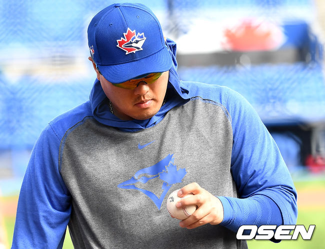 [OSEN=더니든(미국 플로리다주) ,최규한 기자]류현진이 캐치볼을 준비하고 있다. / dreamer@osen.co.kr