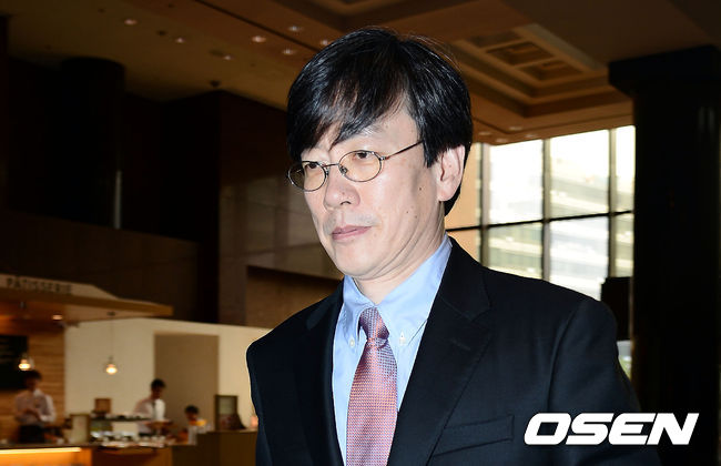 [OSEN=곽영래 기자] 손석희 JTBC 사장이 '박사' 조주빈으로부터 협박성 피해를 입었다고 밝혔다. 사진은 JTBC 첫 출근 당시 손석희 사장의 모습. / youngrae@osen.co.kr