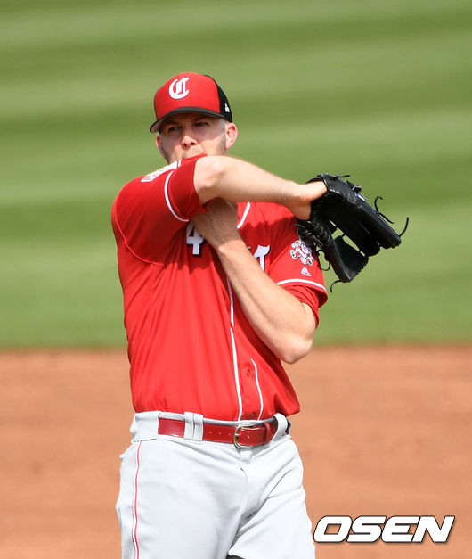 [OSEN=피오리아(美애리조나), 지형준 기자] 지난해 신시내티 시절 알렉스 우드가 실점에 아쉬워하고 있다. /jpnews@osen.co.kr