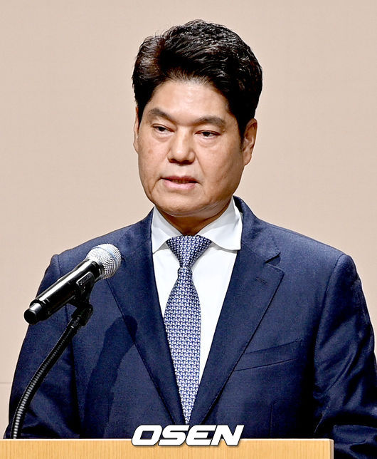 [OSEN= 김성락 기자]CJ 대표 가 사과문을 발표하고 있다./ksl0919@osen.co.kr