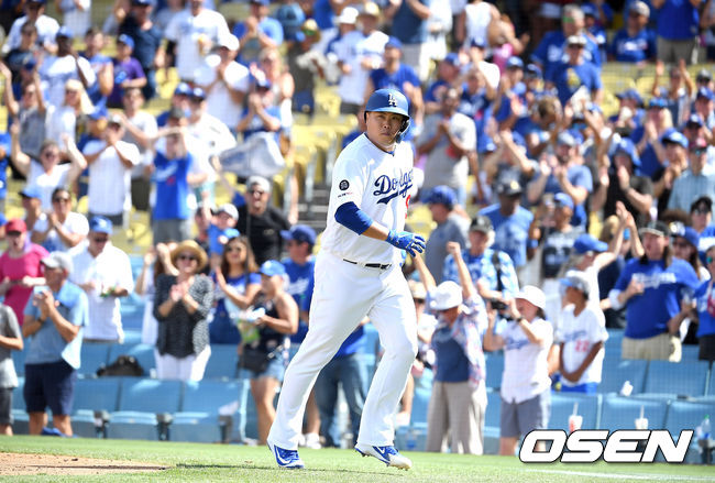 [OSEN=LA(미국 캘리포니아주),박준형 기자]5회말 선두타자로 나선 류현진이 동점 솔로 홈런을 치고 있다. / soul1014@osen.co.kr