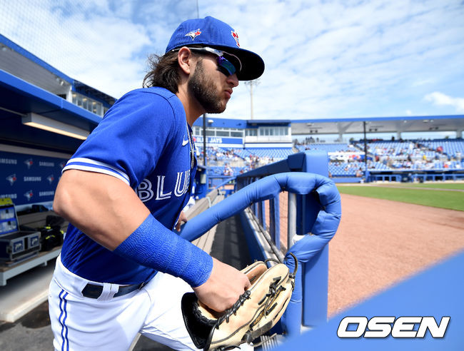 [OSEN=더니든(미국 플로리다주) ,최규한 기자]토론토 보 비셋이 그라운드로 나서고 있다. / dreamer@osen.co.kr