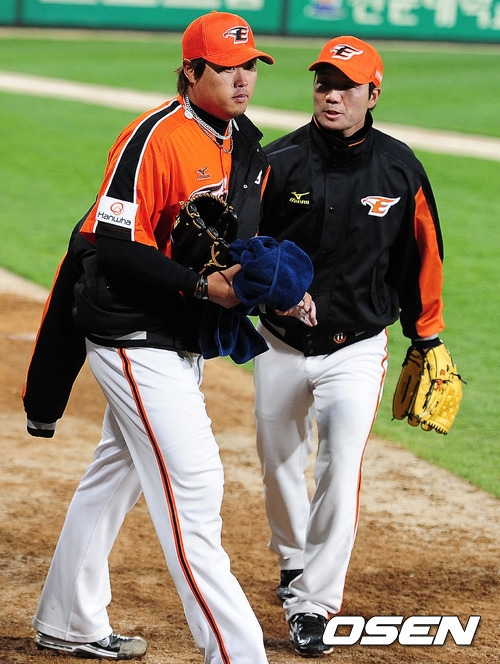 [OSEN=광주, 지형준 기자] 2012년 한화 시절 류현진과 당시 투수코치였던 한용덕 한화 감독 /jpnews@osen.co.kr