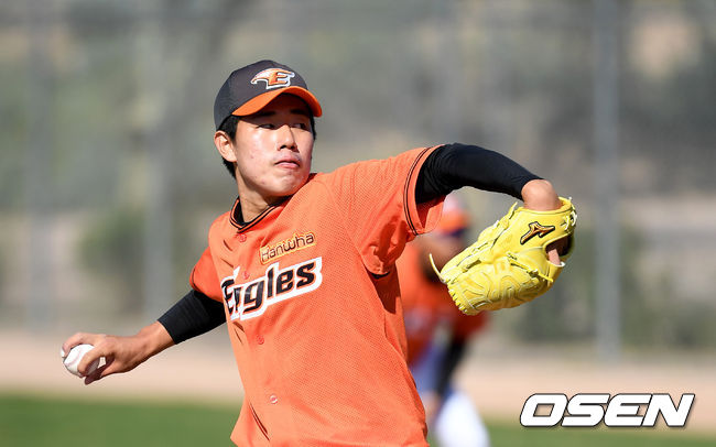 [OSEN=지형준 기자] 신인 한승주가 자체 홍백전에서 역투하고 있다. /jpnews@osen.co.kr