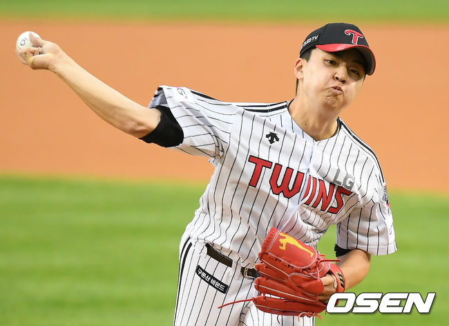 [OSEN=잠실, 조은정 기자] LG 선발투수 이민호가 공을 뿌리고 있다. /cej@osen.co.kr