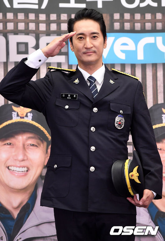 [OSEN=최규한 기자] 배우 신현준이 20일 오후 서울 상암 스탠포드호텔에서 열린 MBC에브리원 예능프로그램 '시골경찰2' 제작발표회에 참석해 포즈를 취하고 있다. /dreamer@osen.co.kr