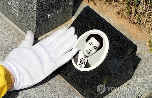 국립 5·18민주묘지 윤상원 열사 묘소[연합뉴스 자료사진]