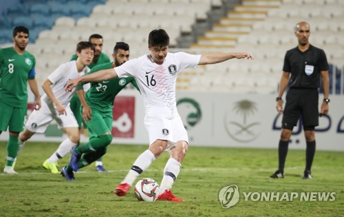 아쉽다 페널티킥(아부다비=연합뉴스) 안정원 기자 = 31일 오후(현지시간) 아랍에미리트 아부다비 바니야스 스타디움에서 열린 대한민국과 사우디아라비아와의 평가전에서 후반 기성용이 페널티킥을 실축하고 있다.       2019.1.1 jeong@yna.co.kr