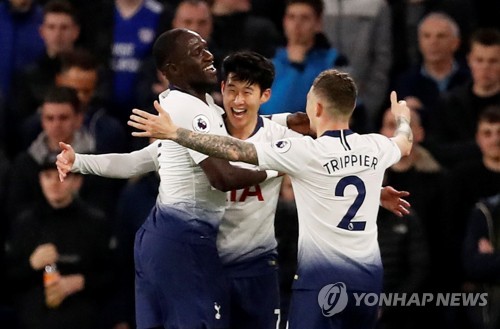 카디프시티전에서 손흥민의 골에 기뻐하는 토트넘 선수들[로이터=연합뉴스]