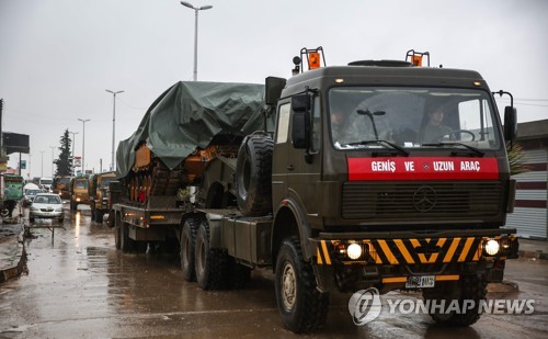 시리아로 이동하는 터키군 호송대      [AFP=연합뉴스]