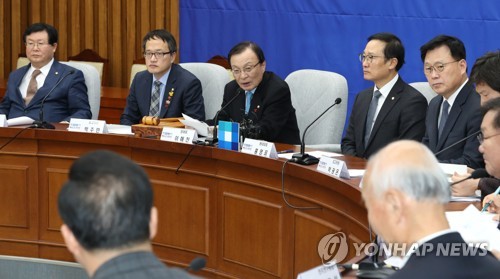 더불어민주당 확대간부회의(서울=연합뉴스) 하사헌 기자 = 더불어민주당 이해찬 대표가 16일 오전 국회에서 열린 확대간부회의에서 발언하고 있다.  toadboy@yna.co.kr