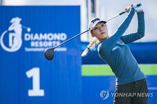 티샷하는 리디아 고(서울=연합뉴스) 17일(현지시간) 미국 플로리다주 레이크 부에나 비스타의 포시즌 골프&스포츠클럽 올랜도(파71)에서 열린 LPGA 투어 '다이아몬드 토너먼트 오브 챔피언스' 1라운드 경기에서 리디아 고(뉴질랜드)가 1번홀 티샷하고 있다. 2019.1.18 [다이아몬드 리조트·LPGA 제공] photo@yna.co.kr