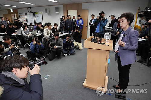 인권위, 체육계 성폭력 실태조사 계획 발표(서울=연합뉴스) 서명곤 기자 = 최영애 국가인권위원장이 22일 오후 서울 중구 인권위 인권교육센터에서 스포츠분야 폭력, 성폭력 완전한 근절한 근절을 위한 특별조사단 구성 계획을 밝히고 있다. seephoto@yna.co.kr