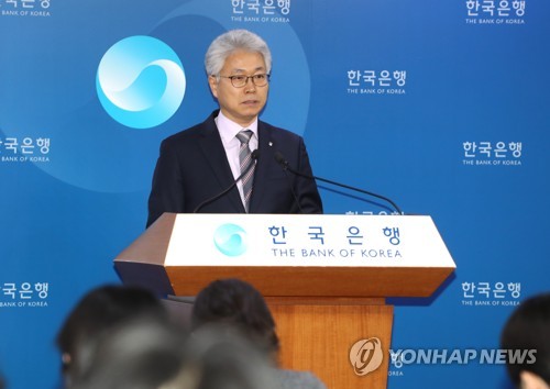 박양수 한국은행 경제통계국장이 2019년 1월 22일 오전 서울 한국은행 기자실에서 '2018년 4/4분기 및 연간 실질 국내총생산(속보)'을 설명하고 있다. [연합뉴스 자료사진]
