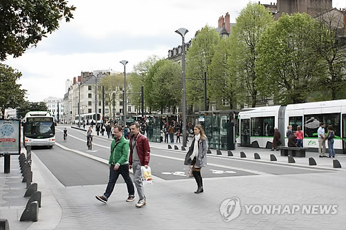 자동차는 'NO'…대중교통·보행자 천국 프랑스 낭트[프랑스 낭트=연합뉴스 자료사진]