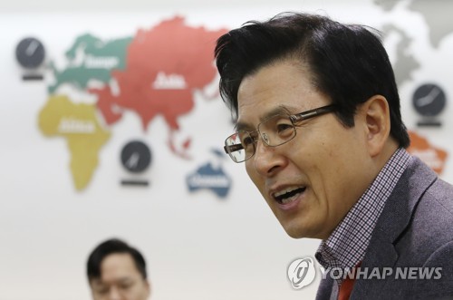 인사말 하는 황교안 전 총리(서울=연합뉴스) 임헌정 기자 = 자유한국당 당권 주자인 황교안 전 국무총리가 12일 서울 강남구 역삼동 팁스타운에서 청년 창업인들과 간담회를 하며 인사말을 하고 있다. 2019.2.12 kane@yna.co.kr