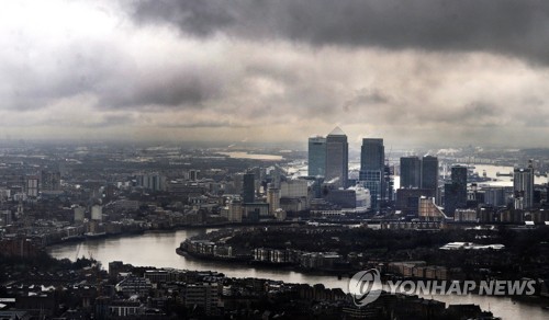 먹구름 낀 런던 금융가[EPA=연합뉴스 자료사진]