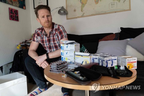 브렉시트에 대비해 의약품을 미리 사둔 영국인[AFP=연합뉴스]