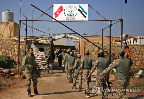 시리아 만비즈 북부의 親터키 반군 훈련 현장    [AFP=연합뉴스]