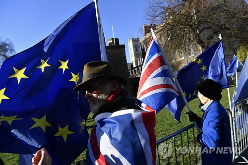 영국 의회 주변에서 시위하는 브렉시트 반대자들 [EPA=연합뉴스]
