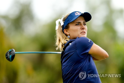 렉시 톰프슨의 티샷지난해 11월 18일(현지시간) 미국 플로리다주 네이플스의 티뷰론골프클럽에서 끝난 CME그룹 투어챔피언십 최종라운드 경기에서 렉시 톰프슨이 17번 홀 티샷을 하는 모습. [LPGA 제공]