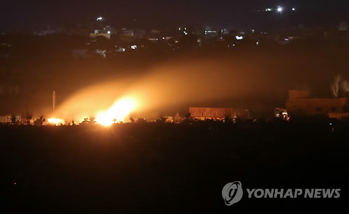 화염 치솟는 IS 최후 근거지(이스탄불 로이터=연합뉴스)