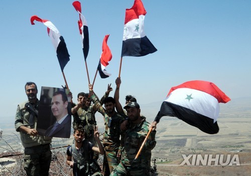 작년 7월 시리아 남서부 다라 탈환 축하하는 시리아군   [신화=연합뉴스 자료사진]