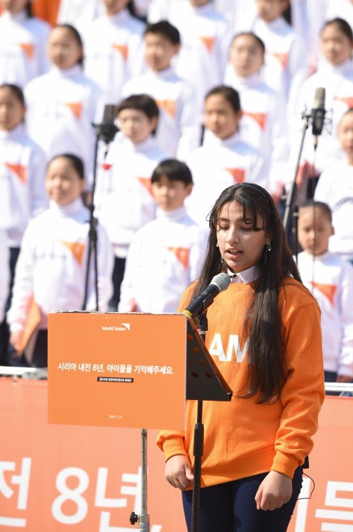 시리아의 마리암(가명) 양이 참석자들에게 전쟁의 참상을 설명하고 있다. [월드비전 제공]