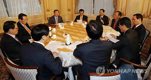 2013년 구본능 전 총재의 주재로 열린 구단주 총회[연합뉴스 자료사진]