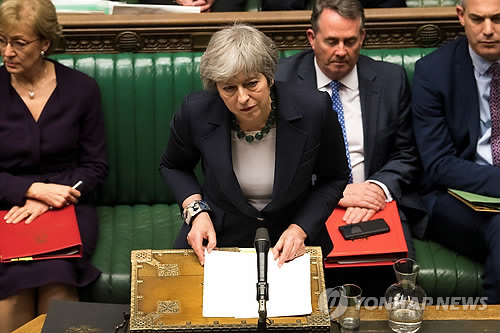 英하원 '노딜' 브렉시트 반대 결정 후 발언하는 메이 총리 [로이터=연합뉴스]