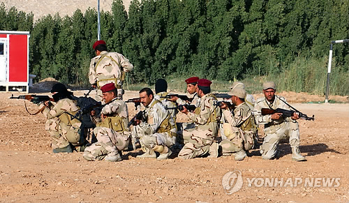 이라크 남부에서 훈련하는 시아파 민병대의 모습 [EPA=연합뉴스 자료사진]