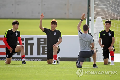 훈련하는 축구대표팀 선수들[연합뉴스 자료사진]