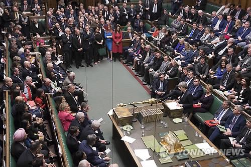 지난 13일 하원에서 '노딜' 브렉시트 표결에 앞서 입장 밝히는 메이 총리[신화=연합뉴스]