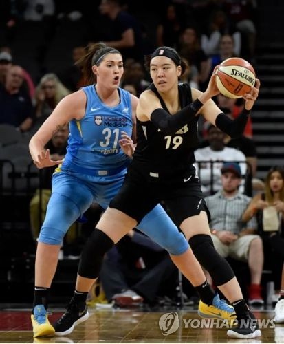 라스베이거스 에이시스의 박지수(오른쪽)[WNBA 홈페이지 캡처]