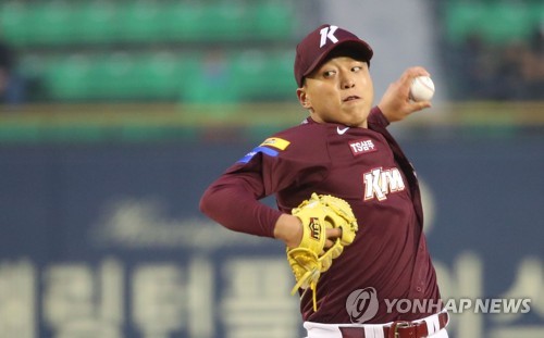 키움 선발 이승호 역투(서울=연합뉴스) 김인철 기자 = 27일 서울 송파구 잠실야구장에서 열린 2019 신한은행 마이카 KBO리그 키움 히어로즈와 두산 베어스의 경기. 키움 선발 투수 이승호가 역투하고 있다. 2019.3.27 yatoya@yna.co.kr