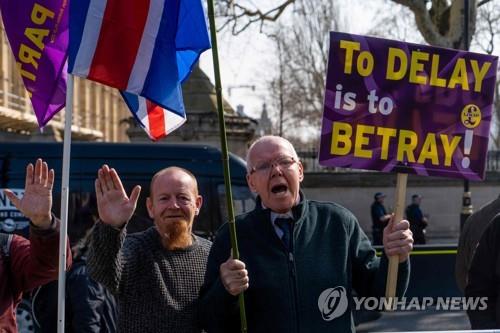 "브렉시트 지연은 배신"[AFP=연합뉴스]