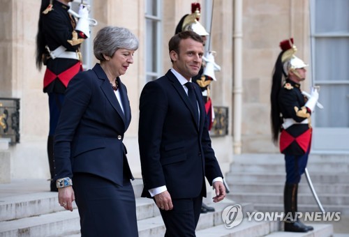 메이 영국 총리와 마크롱 프랑스 대통령 [EPA=연합뉴스]
