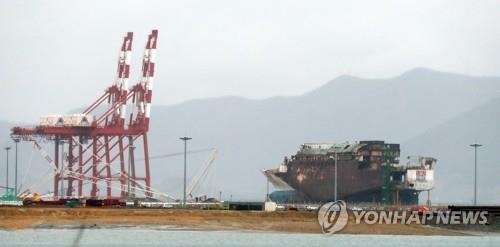 전남 목포시 목포신항에 거치된 세월호[연합뉴스 자료사진]