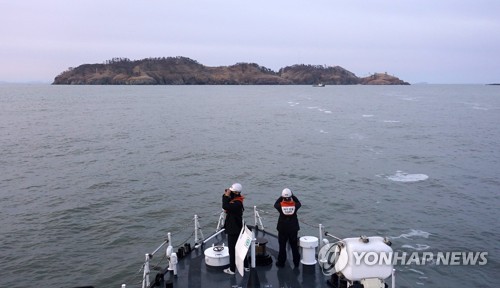 활동 중인 해경[목포 해경 제공]