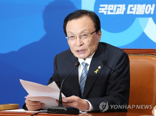 기자간담회 하는 이해찬 대표(서울=연합뉴스) 김주형 기자 = 더불어민주당 이해찬 대표가 16일 오전 국회에서 제8차 기자간담회를 열고 발언하고 있다. 2019.4.16 kjhpress@yna.co.kr